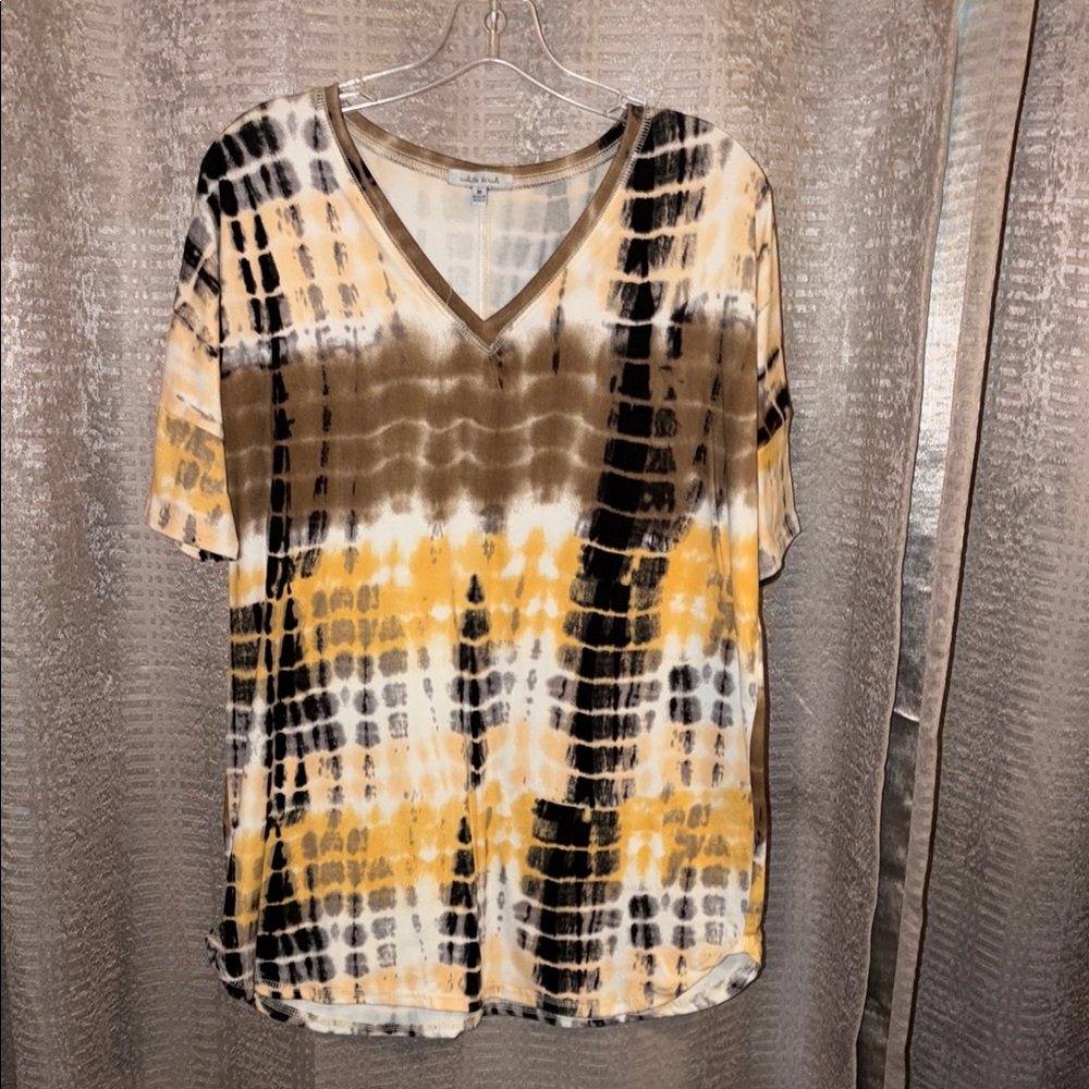 V-Neck Tie-Dye Short Sleeve Top in Yellow, Brown & Black